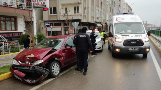 Karamürselde 3 aracın karıştığı kazada 1 kişi yaralandı