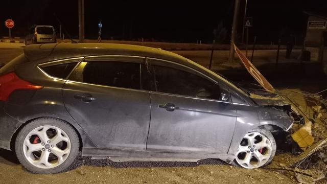 Karabükte otomobiliyle duvara çarpan alkollü sürücü yaralandı