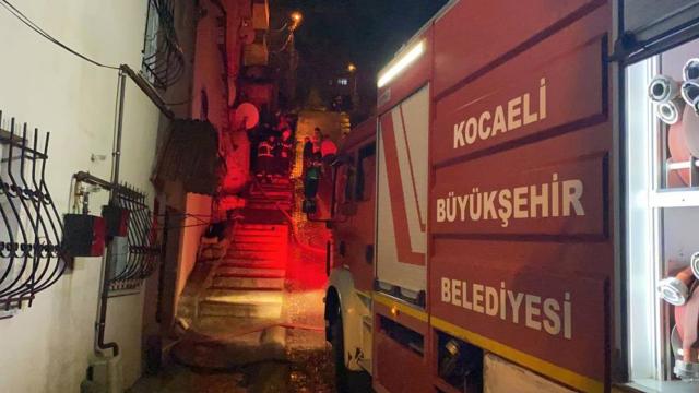Kocaelide bir evde sigara nedeniyle yangın çıktı