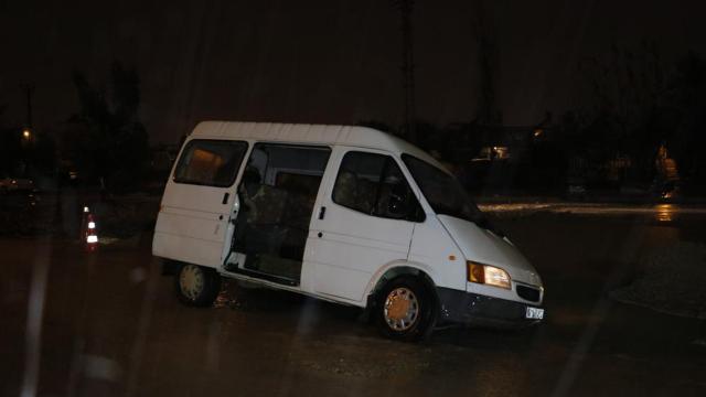 Adanada sağanak sebebiyle yol çöktü
