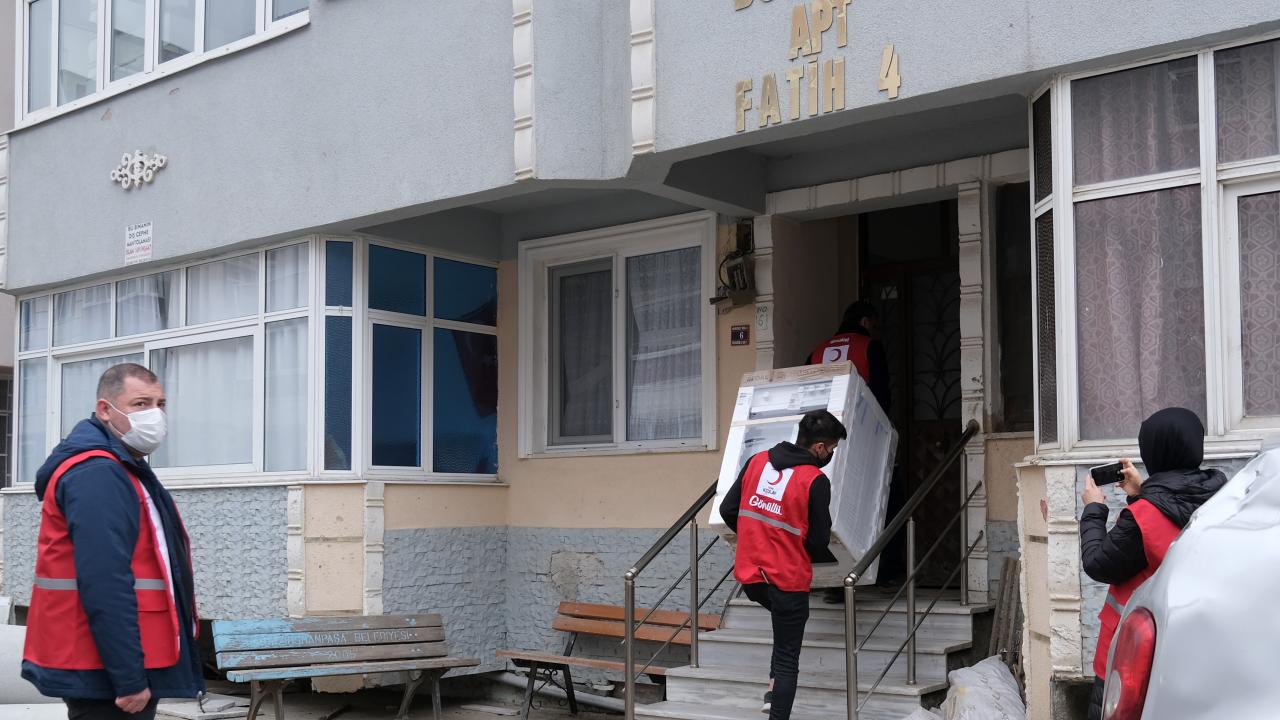  Türk Kızılay, Bozkurt`taki selzedelere mobilya ve beyaz eşya yardımını sürdürüyor