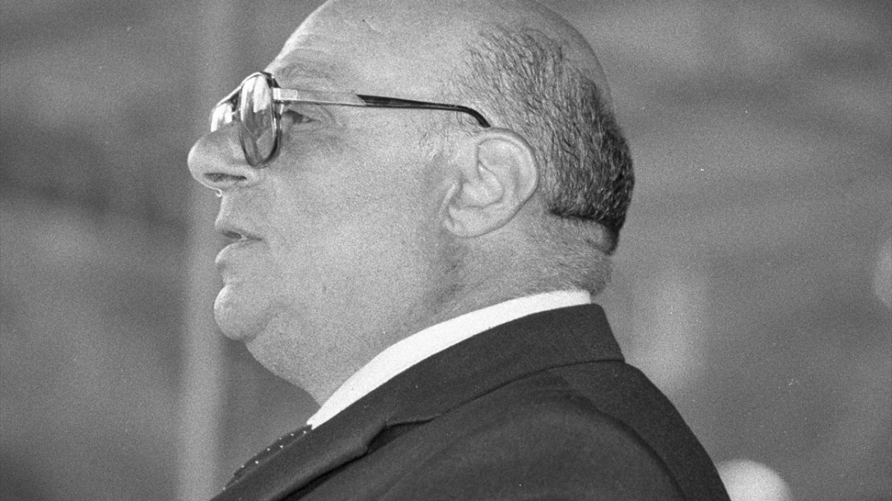 20 Temmuz 1987`de KKTC`nin 1. Cumhurbaşkanı Denktaş, Lefkoşa`da 20 Temmuz Barış ve Özgürlük Bayramı nedeniyle düzenlenen törende konuşma yapmıştı. (Arşiv)