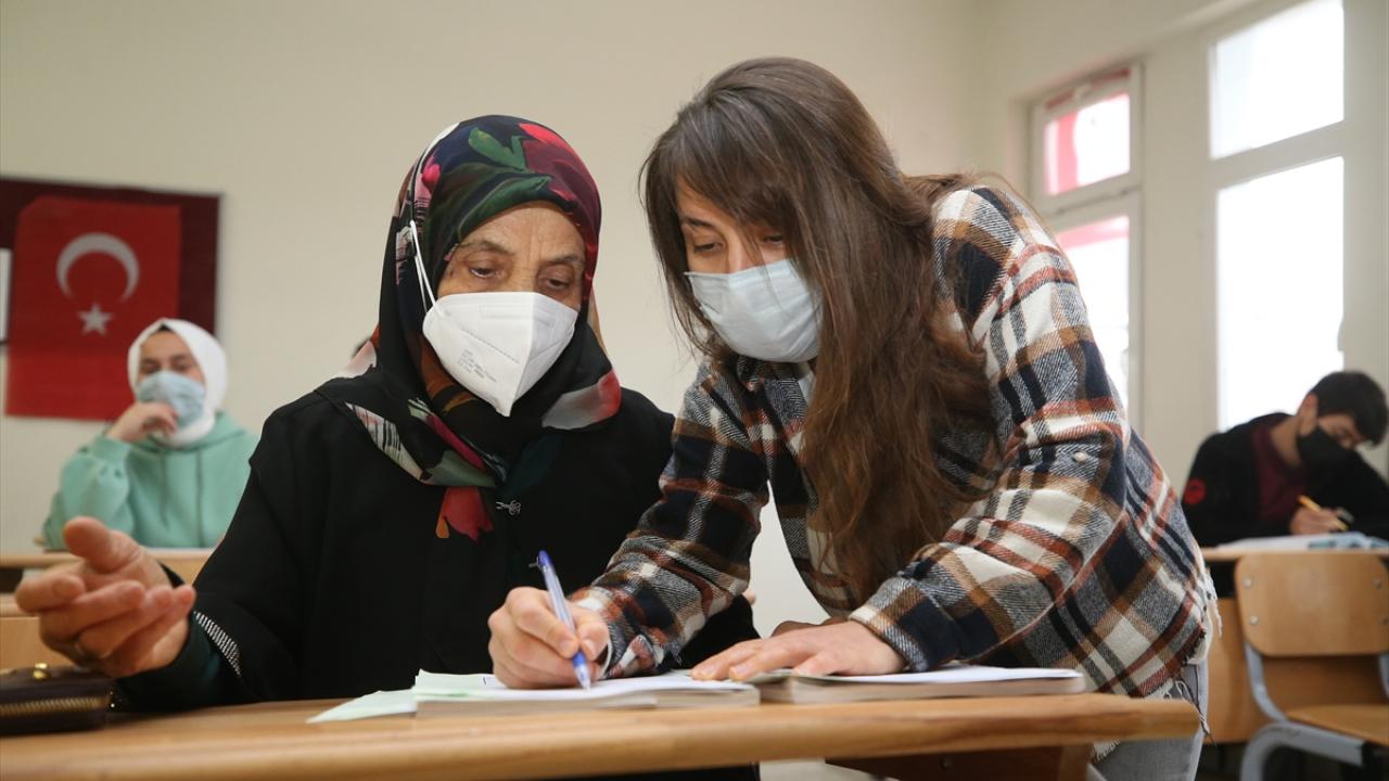 Hedefi üniversitede okumak