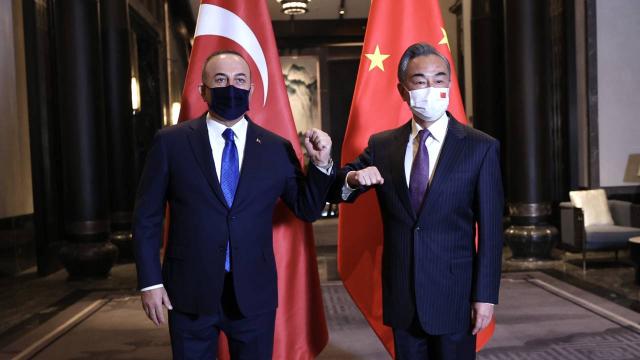 Bakan Çavuşoğlu, Çinli mevkidaşı ile görüştü