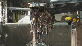 Geri dönüşüm tesisinde atıklar elektriğe dönüşüyor