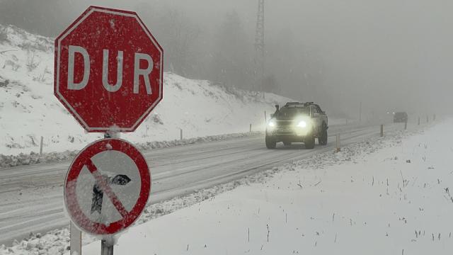 Zonguldak-İstanbul kara yolunda kar yağışı etkili oluyor