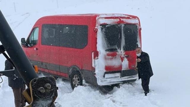 Ardahanda kar nedeniyle ulaşıma kapanan 39 köy yolu açıldı