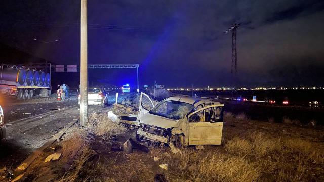 Tır ile hafif ticari araç çarpıştı: 4 yaralı