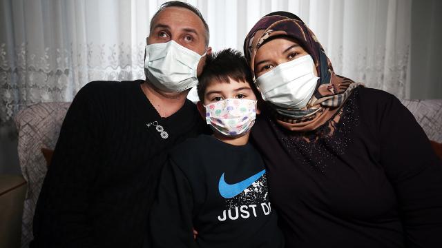 "Gören gözü" olan eşinin böbreğiyle yaşama tutundu