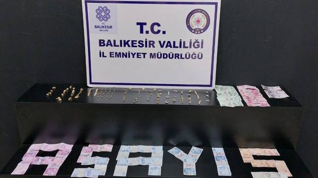 Sahte altınları kuyumcuya satarken yakalandı