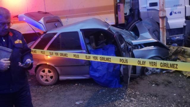 Gaziantepte kamyonla otomobilin çarpıştığı kazada bir kişi öldü