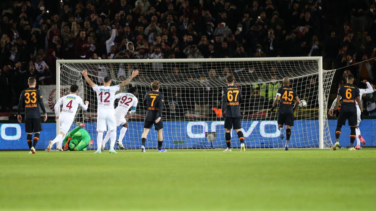 Van Aanholt penaltı kaçırdı