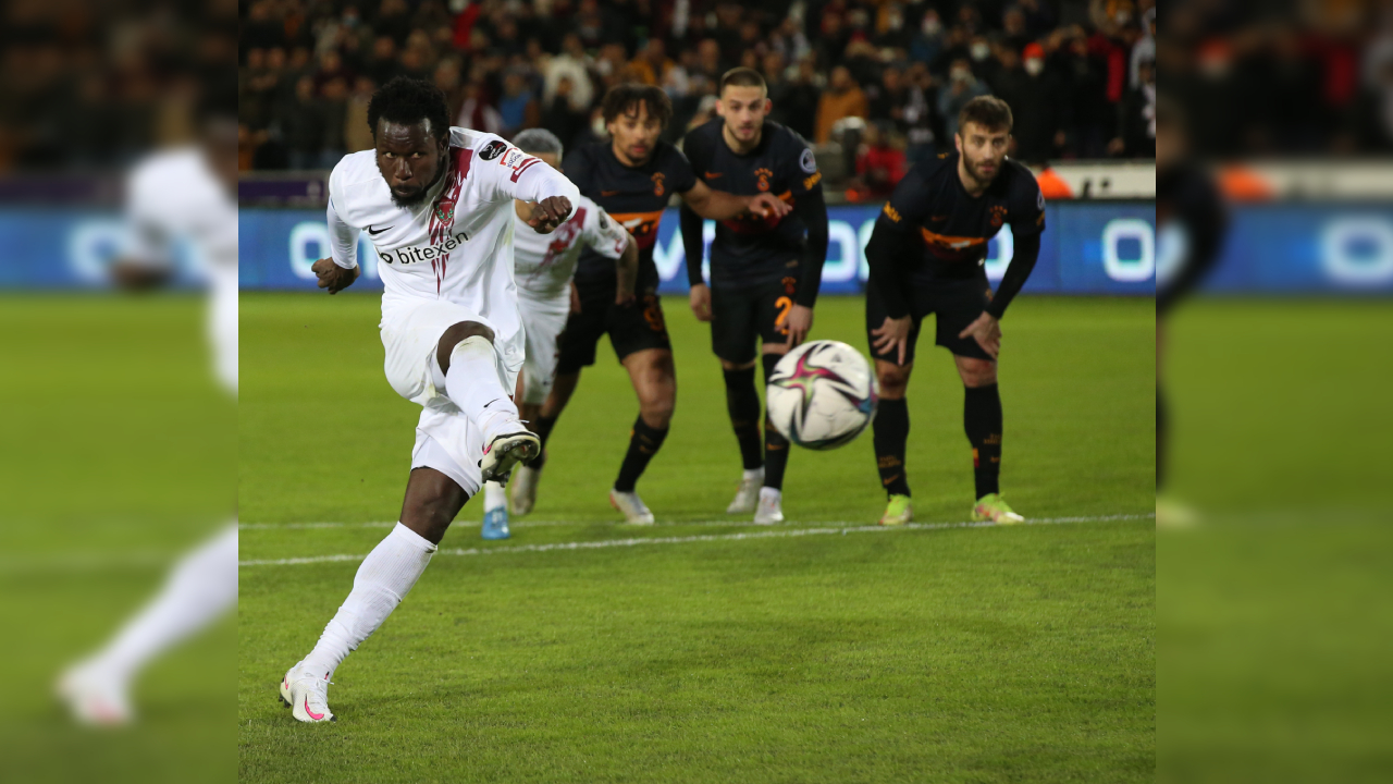 Kerem gol sayısını 8`e çıkardı