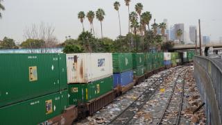 ABD'de yük trenleri yağmalandı