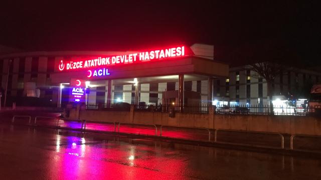 Düzcede 3 kişiyi bıçakla yaralayan 2 zanlı tutuklandı