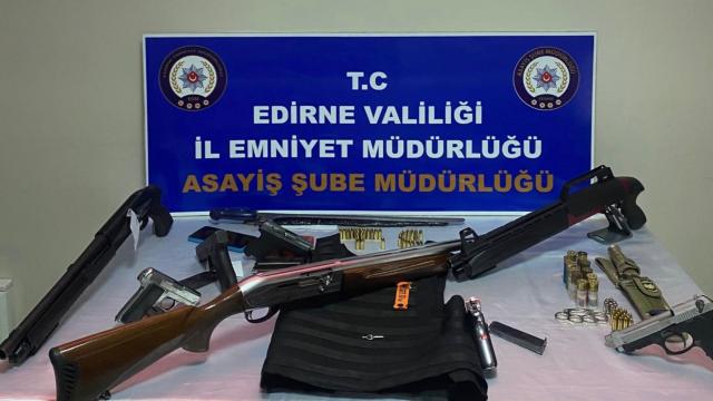 Edirnede yılbaşı gecesi polis aracına ateş eden zanlı gözaltına alındı
