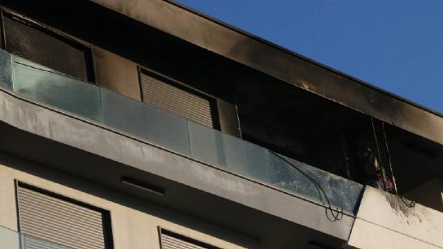 İzmirde apartman yangını: 1 ölü