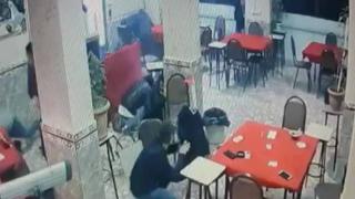 Küçükçekmece'de kahvehaneye silahlı saldırı: 2 yaralı