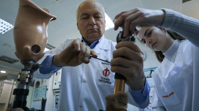 57 yılda yaklaşık 8 bin engellinin eli ayağı oldu