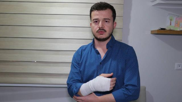 Parfüm satmak için girdiği hastanedeki doktoru darbetti