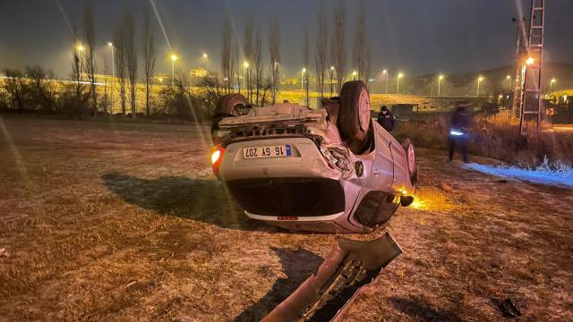Kayseride devrilen otomobildeki 4 kişi yaralandı