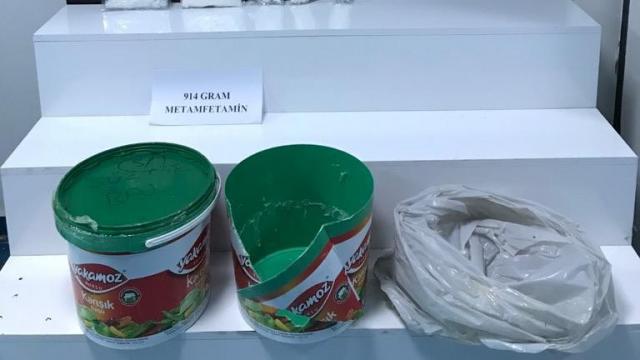 Bal kovasından uyuşturucu çıktı