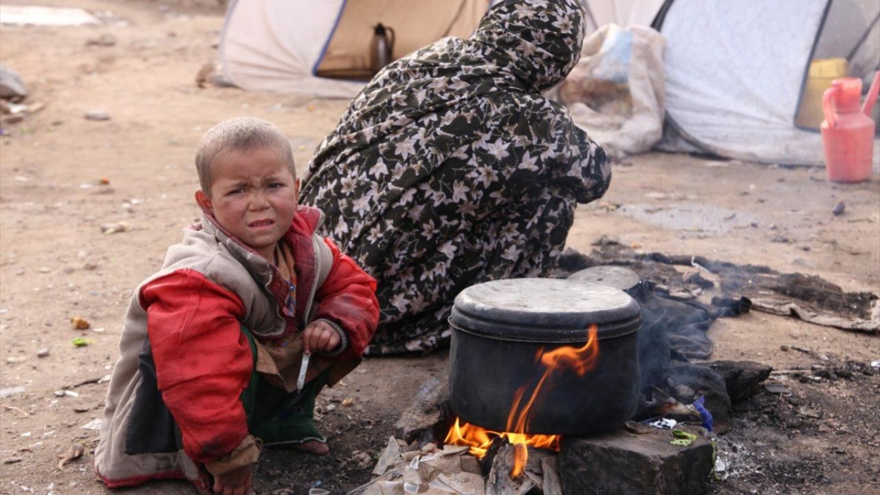 Plastik yakarak ekmek yapılıyor