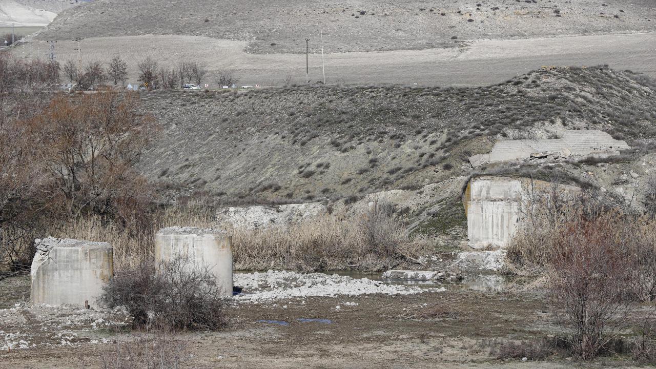 Köprüden 70 ton demir çıktı