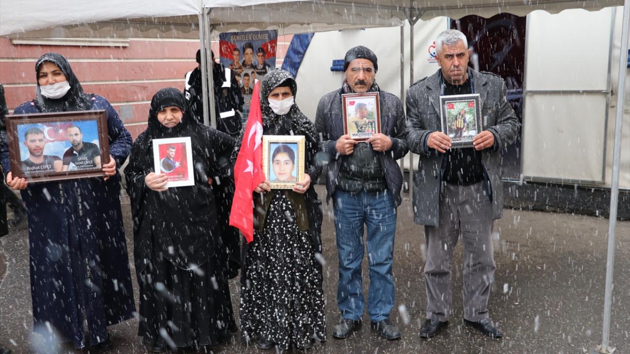 "Evlatlarımız bize verilmeden buradan kalkmayacağız"