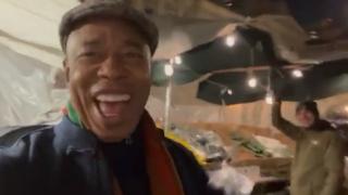 New York Belediye Başkanı meyvesini sokakta Türk esnaftan satın aldı