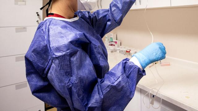 Gürcistanda COVID-19 hastasından hemşireye bıçaklı saldırı