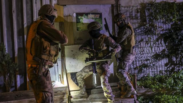 İstanbulda şafak vakti uyuşturucu operasyonu: 30 gözaltı