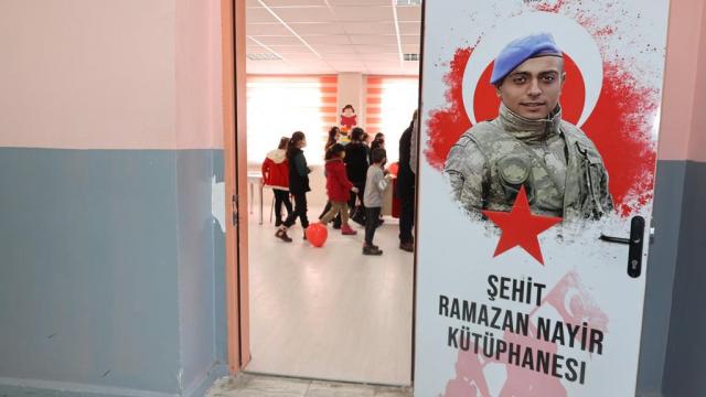 Şehit askerin adı Sivasta kütüphanede yaşatılacak