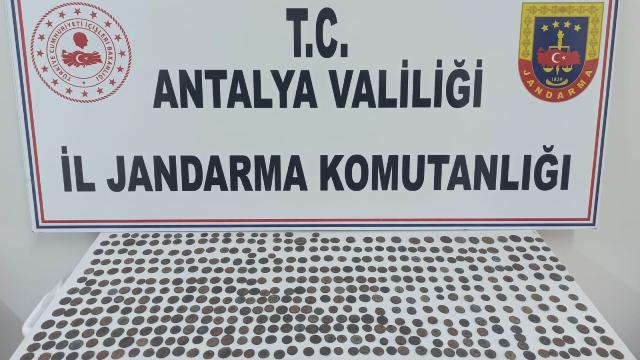 Antalyada tarihi eser operasyonunda 474 sikke ele geçirildi