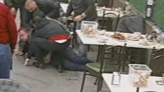 Soluk borusuna ekmek parçası kaçan müşterisini kurtardı