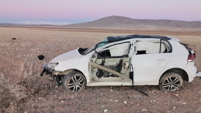 Devrilen otomobildeki 1 kişi yaşamını yitirdi