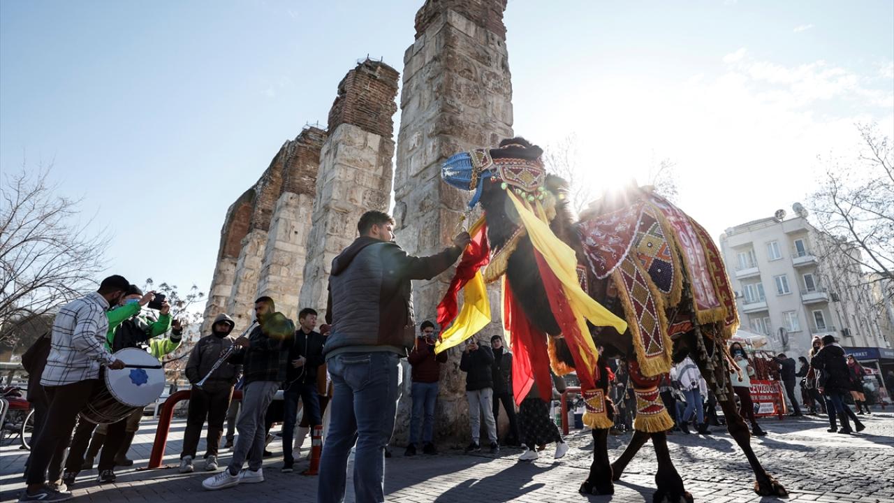 Becerileri kadar süsleriyle de ilgi çekiyorlar