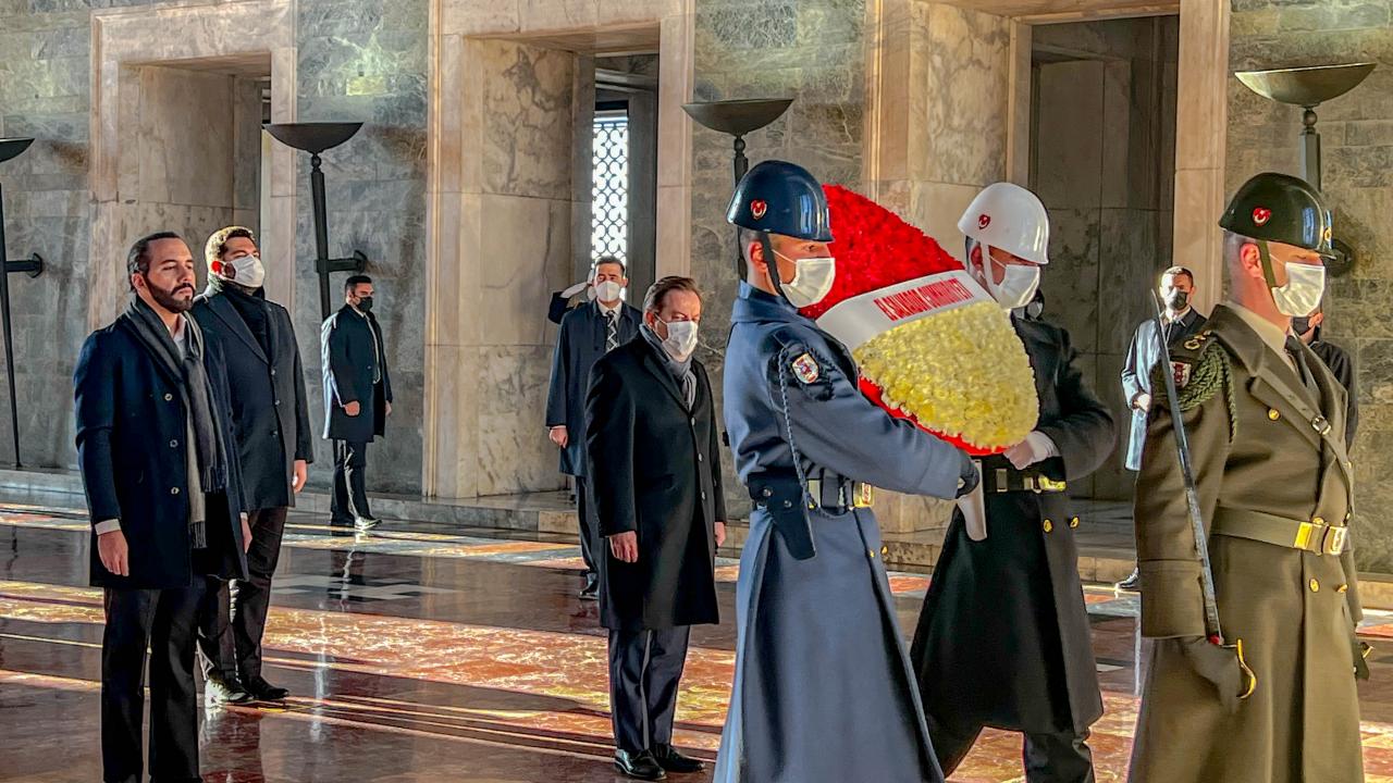 El Salvador Devlet Başkanı Bukele Anıtkabir'i ziyaret etti