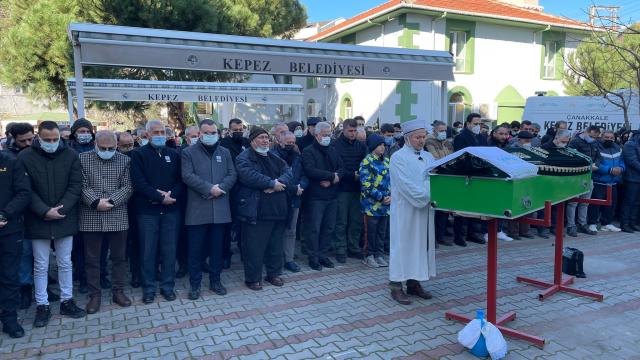 Çanakkalede yanarak hayatını kaybeden belediye işçisinin cenazesi toprağa verildi