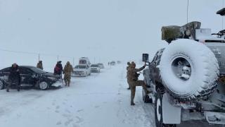 Diyarbakır'da karla mücadele devam ediyor