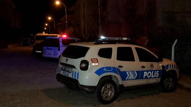 Eşinin saldırısına uğrayan kadını polisler kurtardı