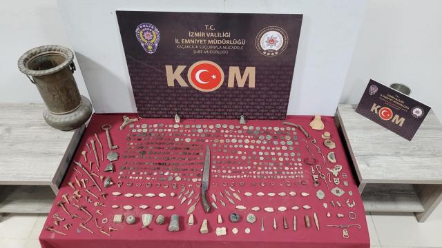İzmir polisinden tarihi eser operasyonu: 3 gözaltı