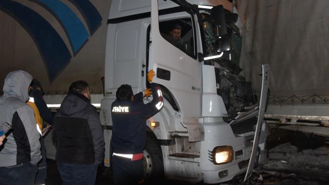Giresunda Karadeniz Sahil Yolunda zincirleme trafik kazası ulaşımı aksattı