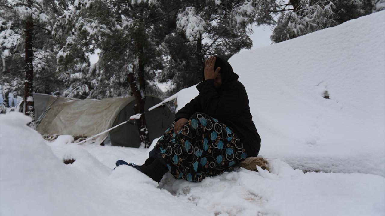 “Hava soğuk, yakacak bir şeyimiz yok”