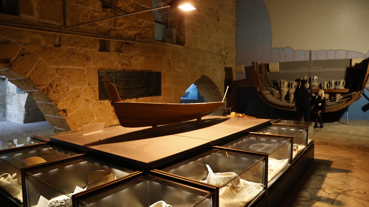 Kalede Lüzinyan dönemine ait zindanlar yer alıyor