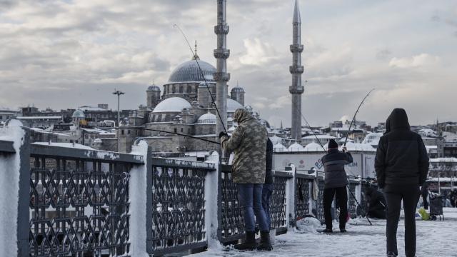 Meteoroloji uyardı: İstanbulda kar 3 gün daha sürecek
