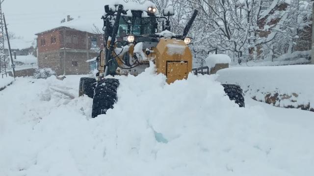 Kayseride 153 mahalle yolu ulaşıma açıldı