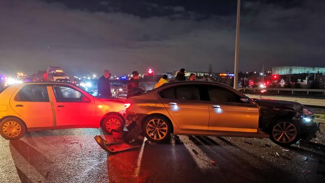 Anadolu Otoyolunda zincirleme trafik kazasında 1 kişi yaralandı