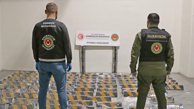 İstanbulda 250 kilo metamfetamin ele geçirildi