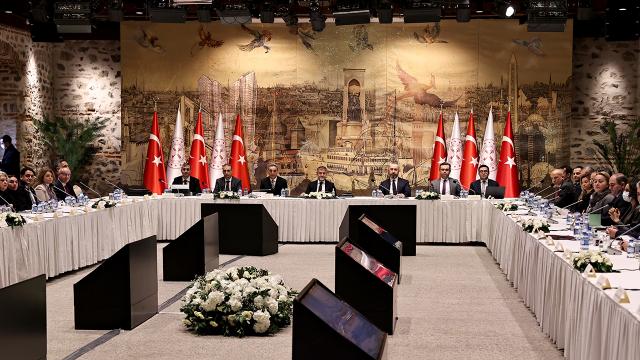 Bakan Nebati ekonomist ve akademisyenlerle buluştu